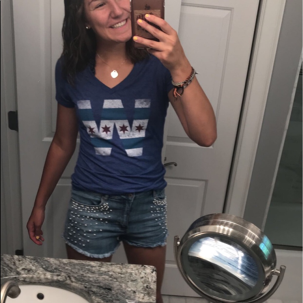 SOLD Cubs v neck “w” tshirt